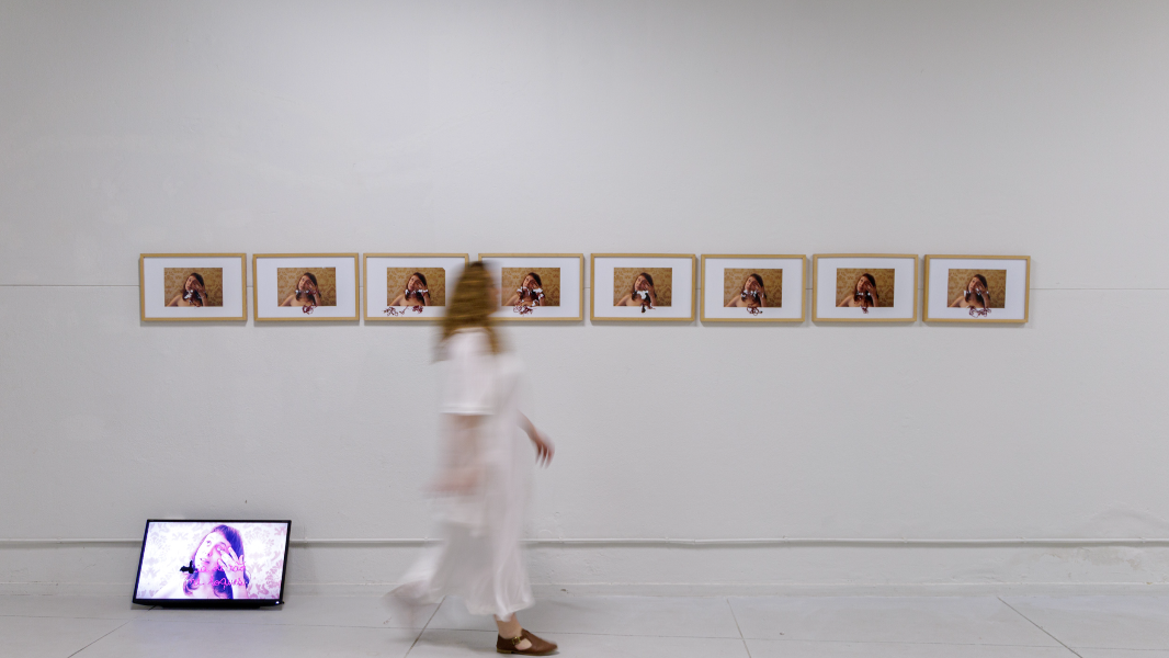 Demonstra: pela poética def