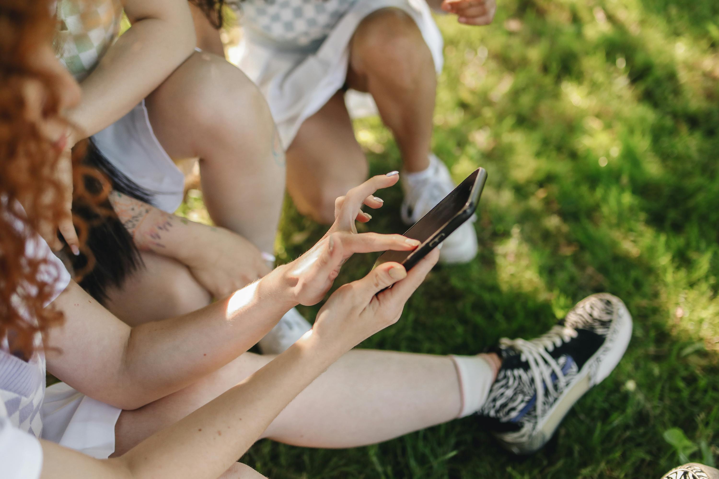 Por que jovens estão evitando ligações telefônicas e preferindo mensagens